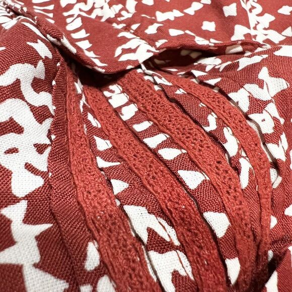 Caffe’ Marrakesh Pintuck Lace Tank Maroon Cream NWT Women’s M - Picture 8 of 9